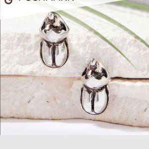 UNO de 50 Scarab Beetle Stud Earrings  NWT